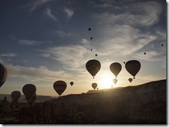 10 met 80 ballonnen in de lucht